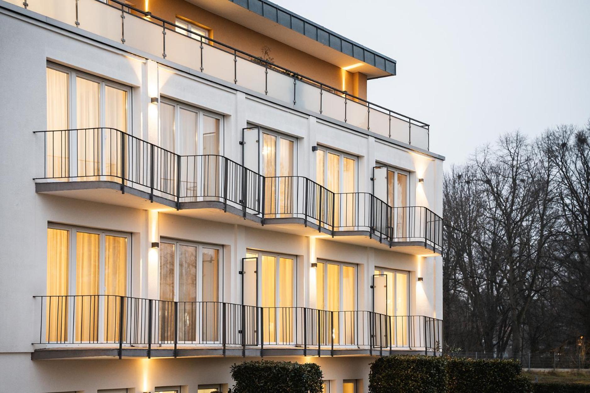 Hotel Vier Jahreszeiten An Der Therme & Kliniken Bad Krozingen Naehe Freiburg & Schwarzwald Ideal Fuer Wellness Kur & Business Ausfluege 24H Check In- Wlan & Parken Gratis Exterior photo