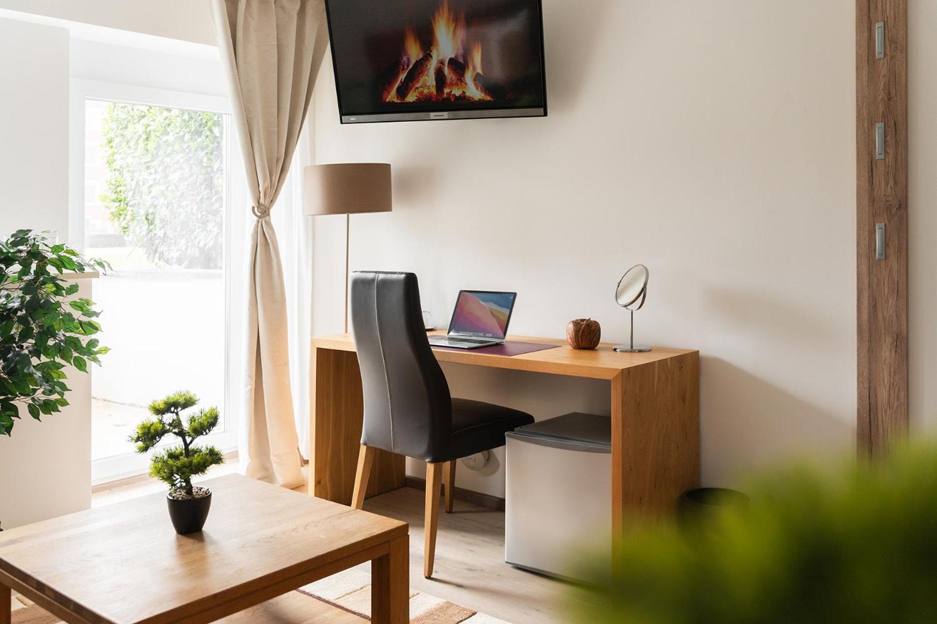Hotel Vier Jahreszeiten An Der Therme & Kliniken Bad Krozingen Naehe Freiburg & Schwarzwald Ideal Fuer Wellness Kur & Business Ausfluege 24H Check In- Wlan & Parken Gratis Exterior photo
